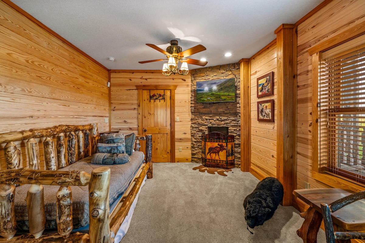 Bedroom 3 at Majestica Lodge