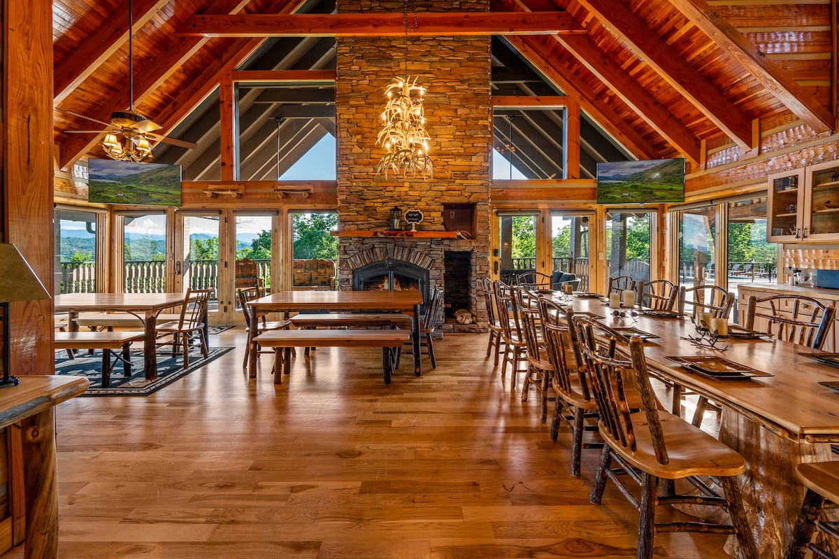 Dining Room at Majestica Lodge