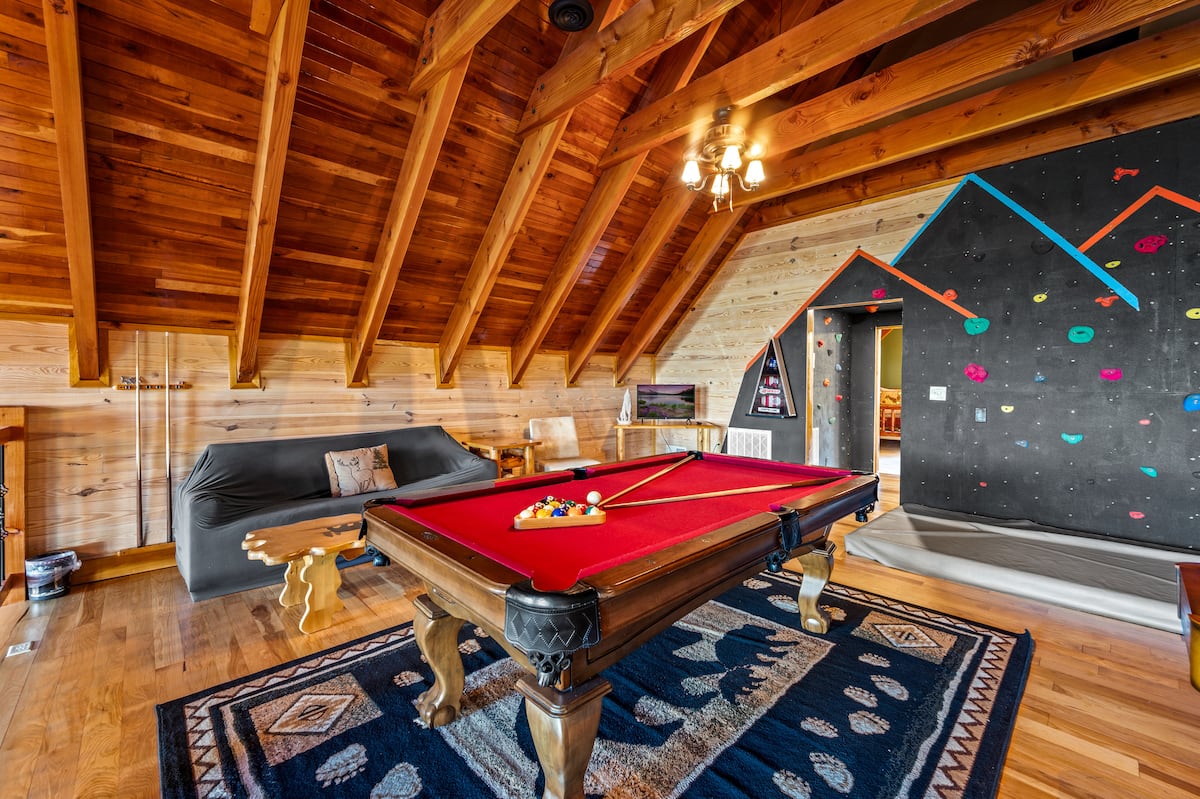 Billiard Loft at Majestica Lodge