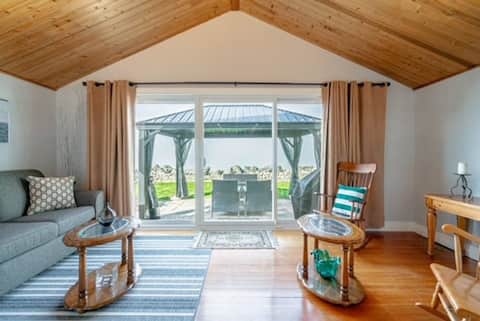 Casa Azul : Your Lake Erie Cottage Oasis