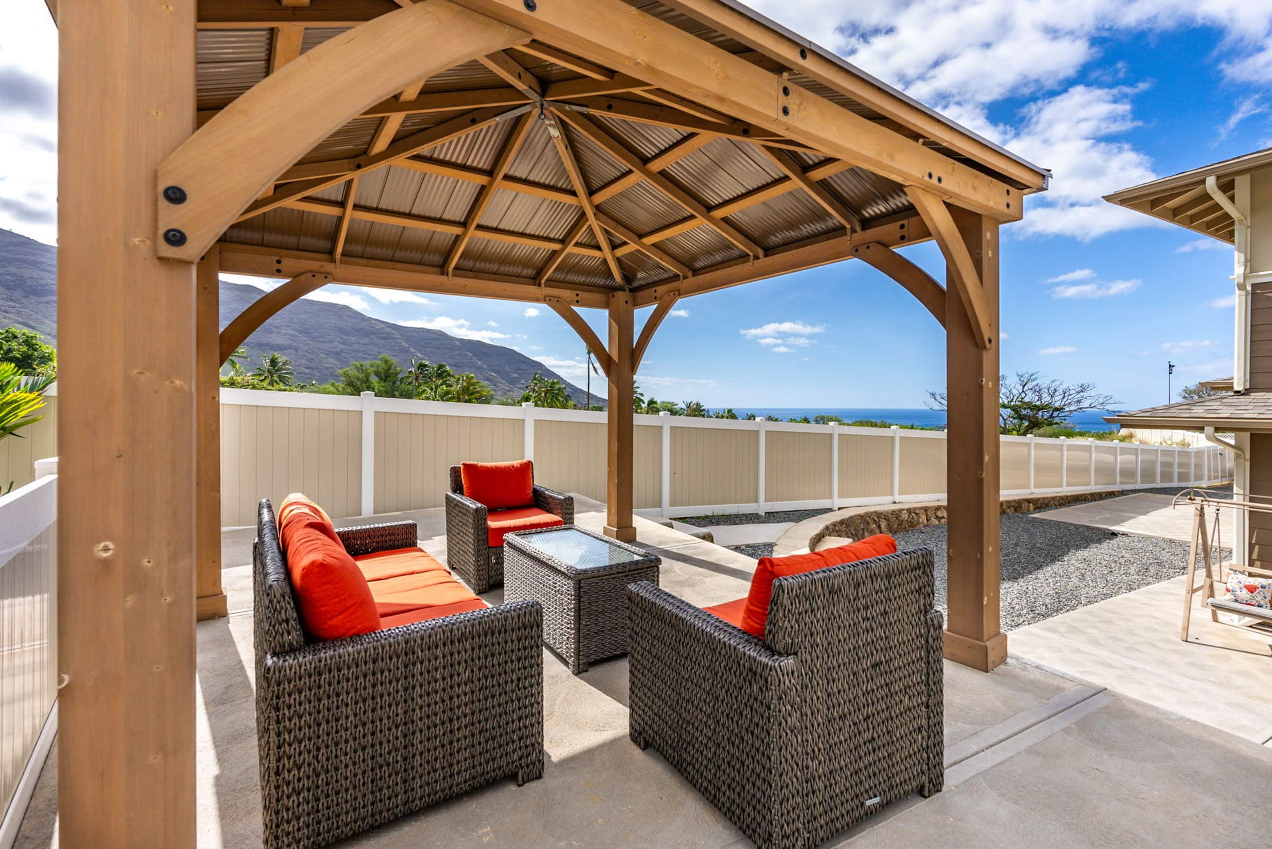 Villa in Waianae · ★4.87 · 4 bedrooms · 8 beds · 2.5 private baths - Image 10