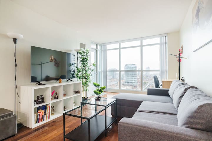 Lakeview2 bed,2 bath Downtown Toronto With Parking