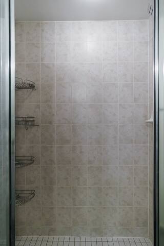 Lakefront 2 bed, 2 bath Downtown Toronto W/Parking gallery image 5