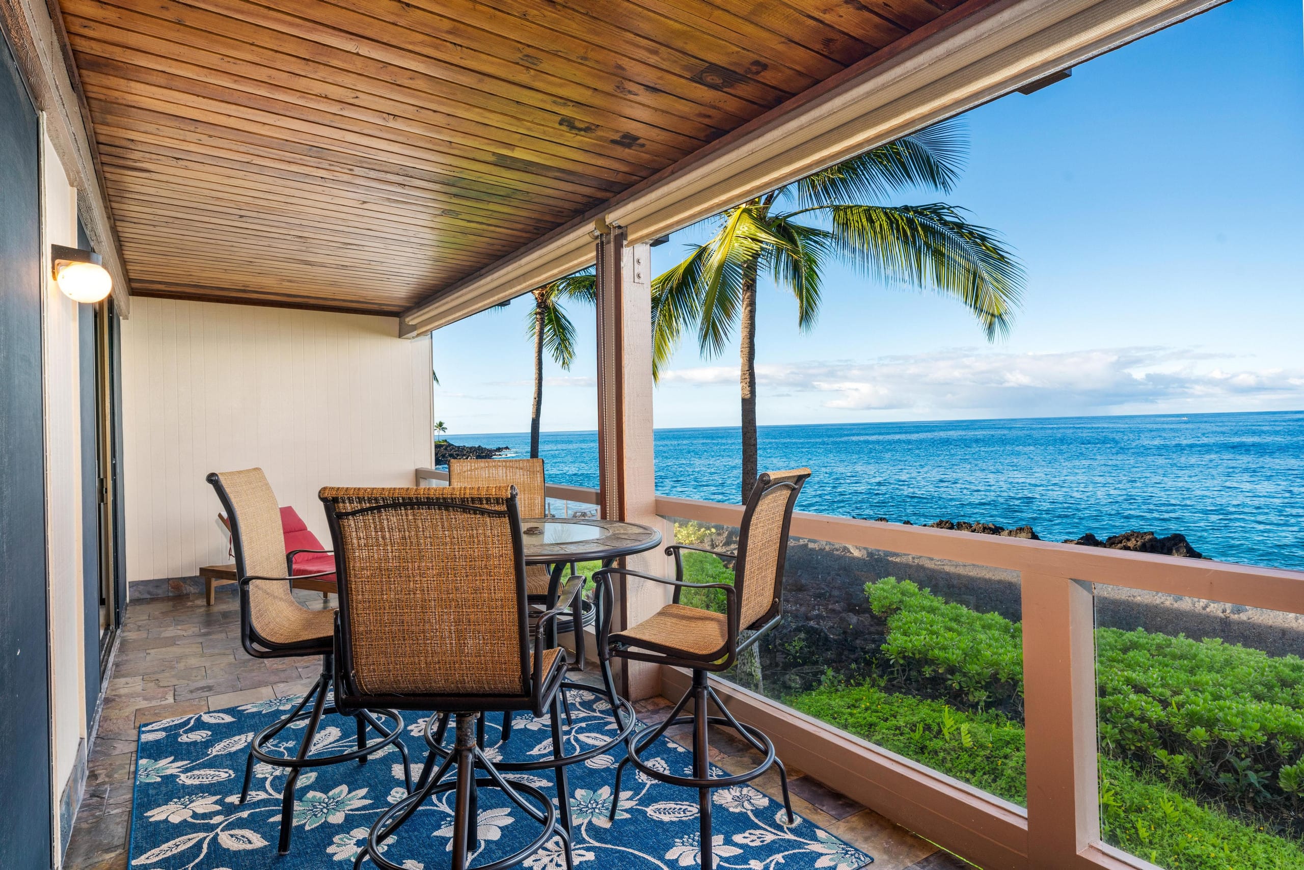 Condo in Kailua-Kona · ★4.62 · 2 bedrooms · 3 beds · 2 shared baths - Image 12