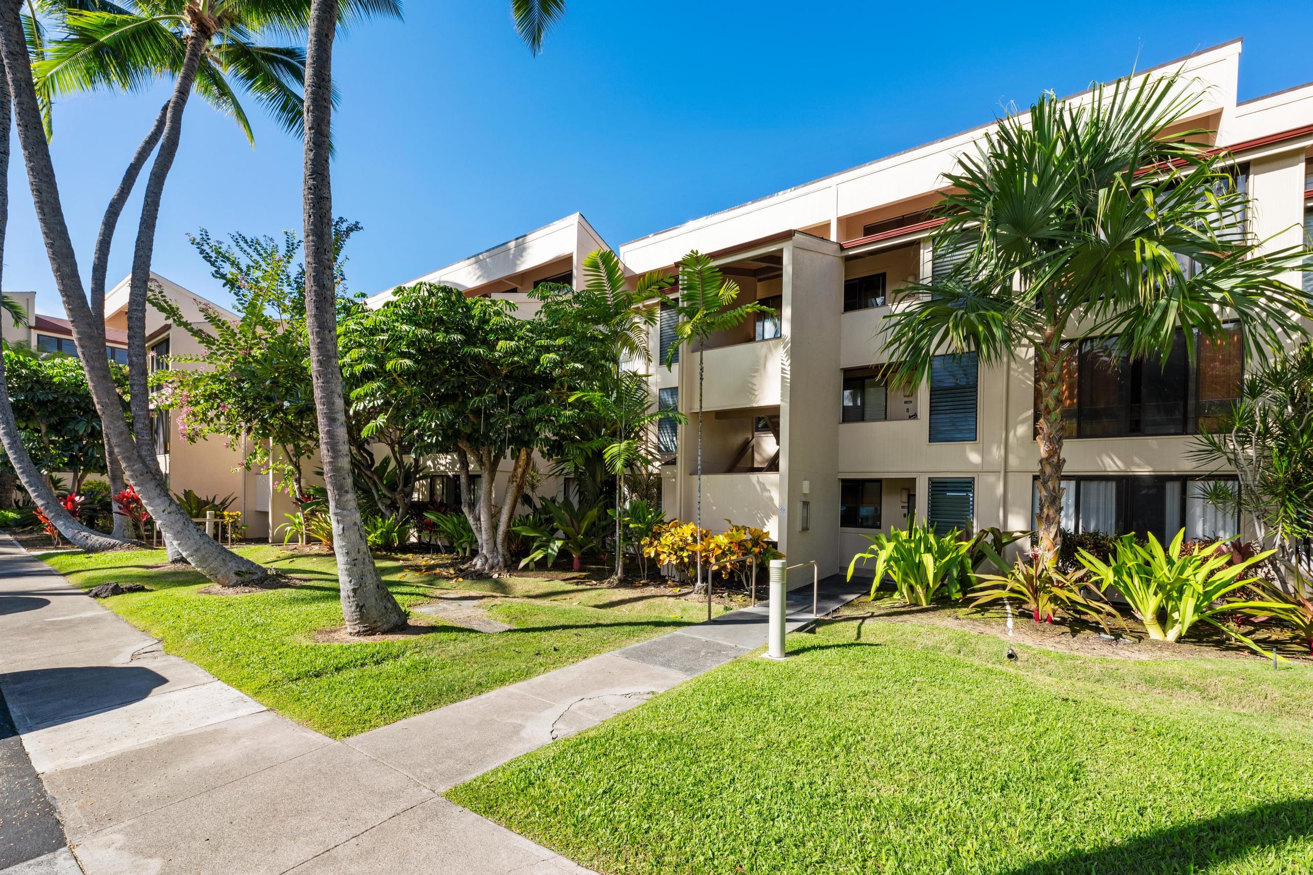 Condo in Kailua-Kona · ★4.62 · 2 bedrooms · 3 beds · 2 shared baths - Image 48