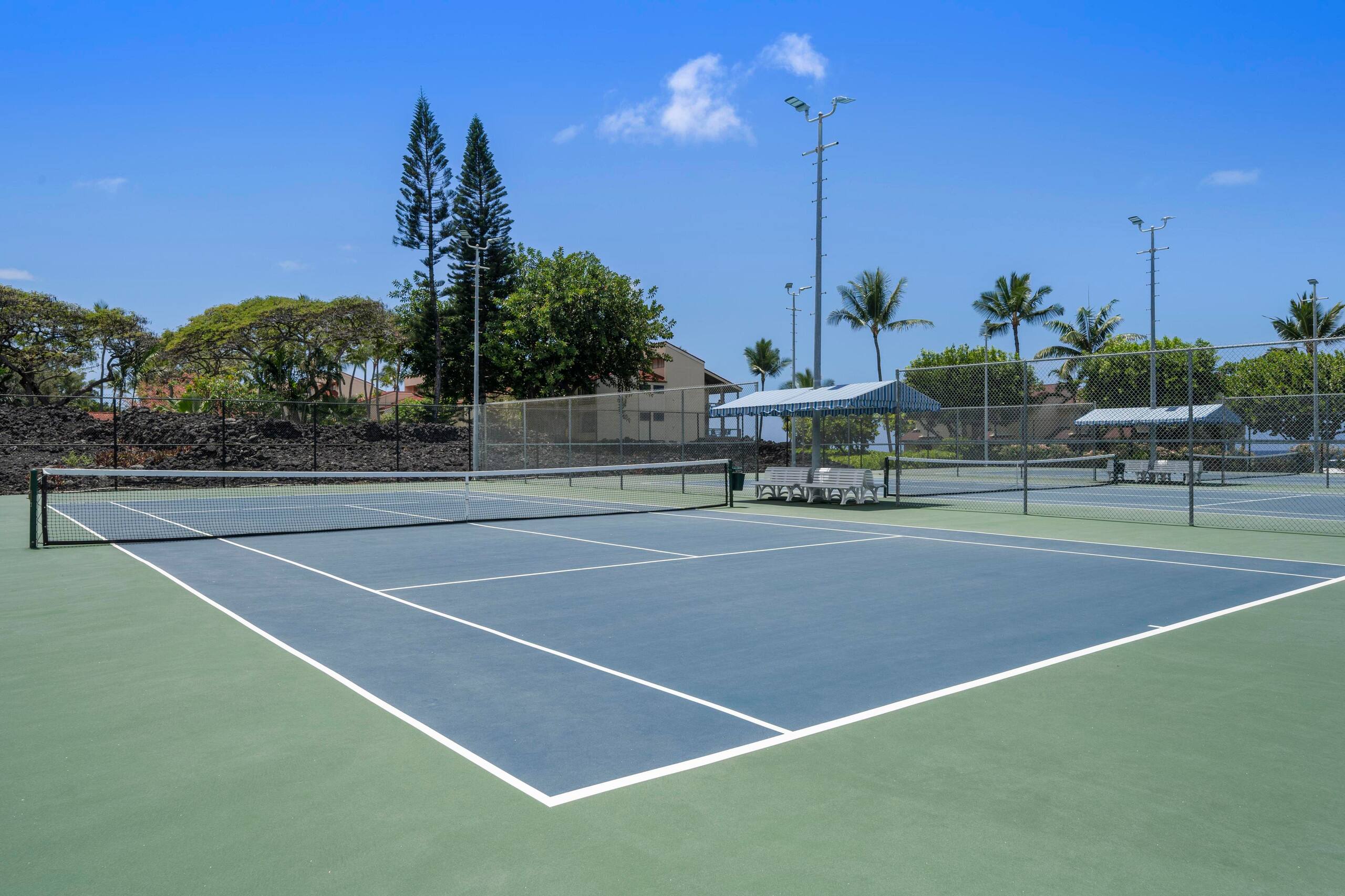 Condo in Kailua-Kona · ★4.62 · 2 bedrooms · 3 beds · 2 shared baths - Image 32