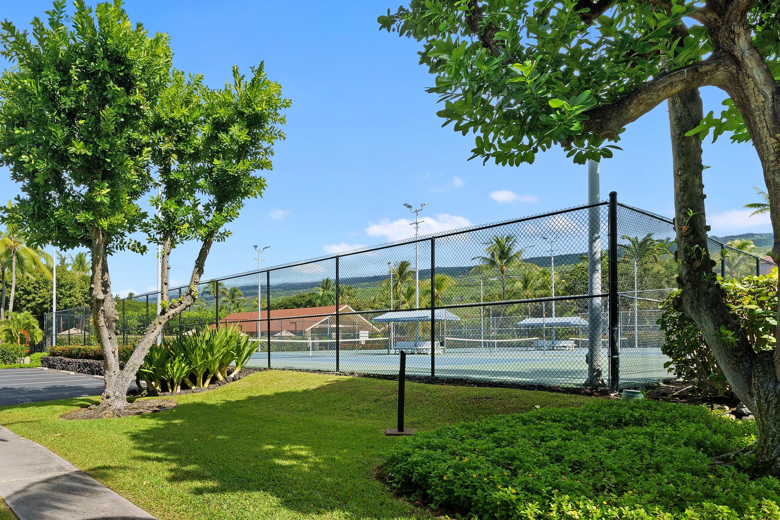 Condo in Kailua-Kona · ★4.62 · 2 bedrooms · 3 beds · 2 shared baths - Image 49