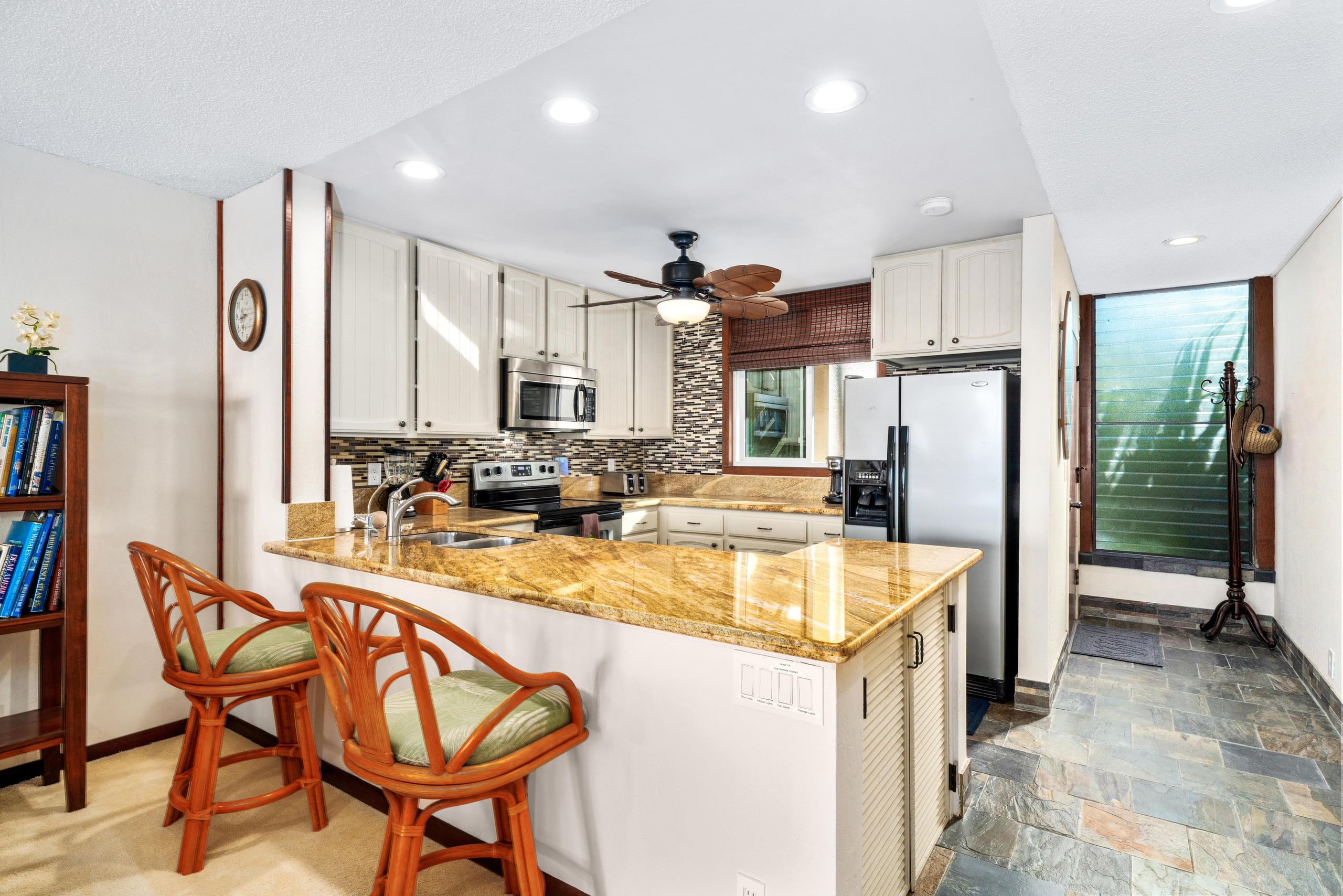 Condo in Kailua-Kona · ★4.62 · 2 bedrooms · 3 beds · 2 shared baths - Image 22