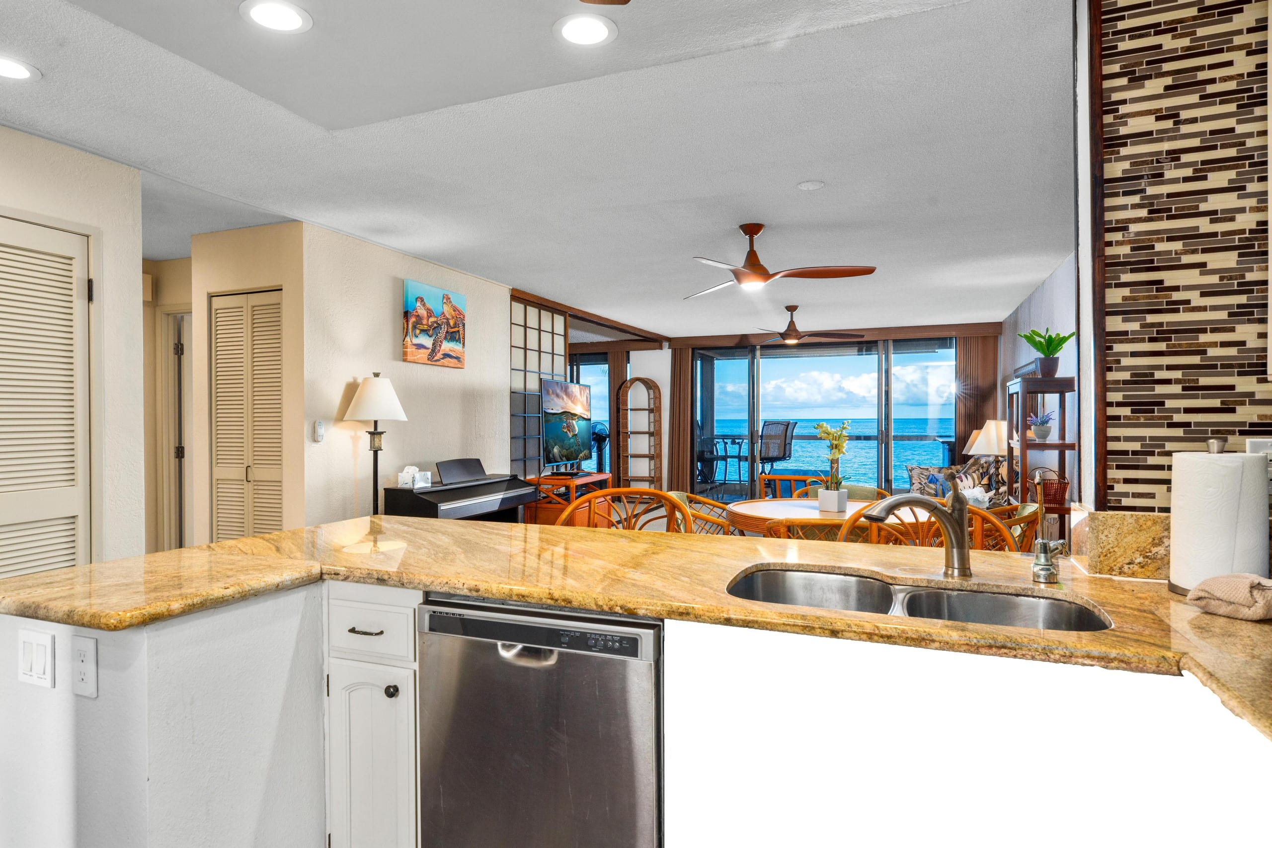Condo in Kailua-Kona · ★4.62 · 2 bedrooms · 3 beds · 2 shared baths - Image 20
