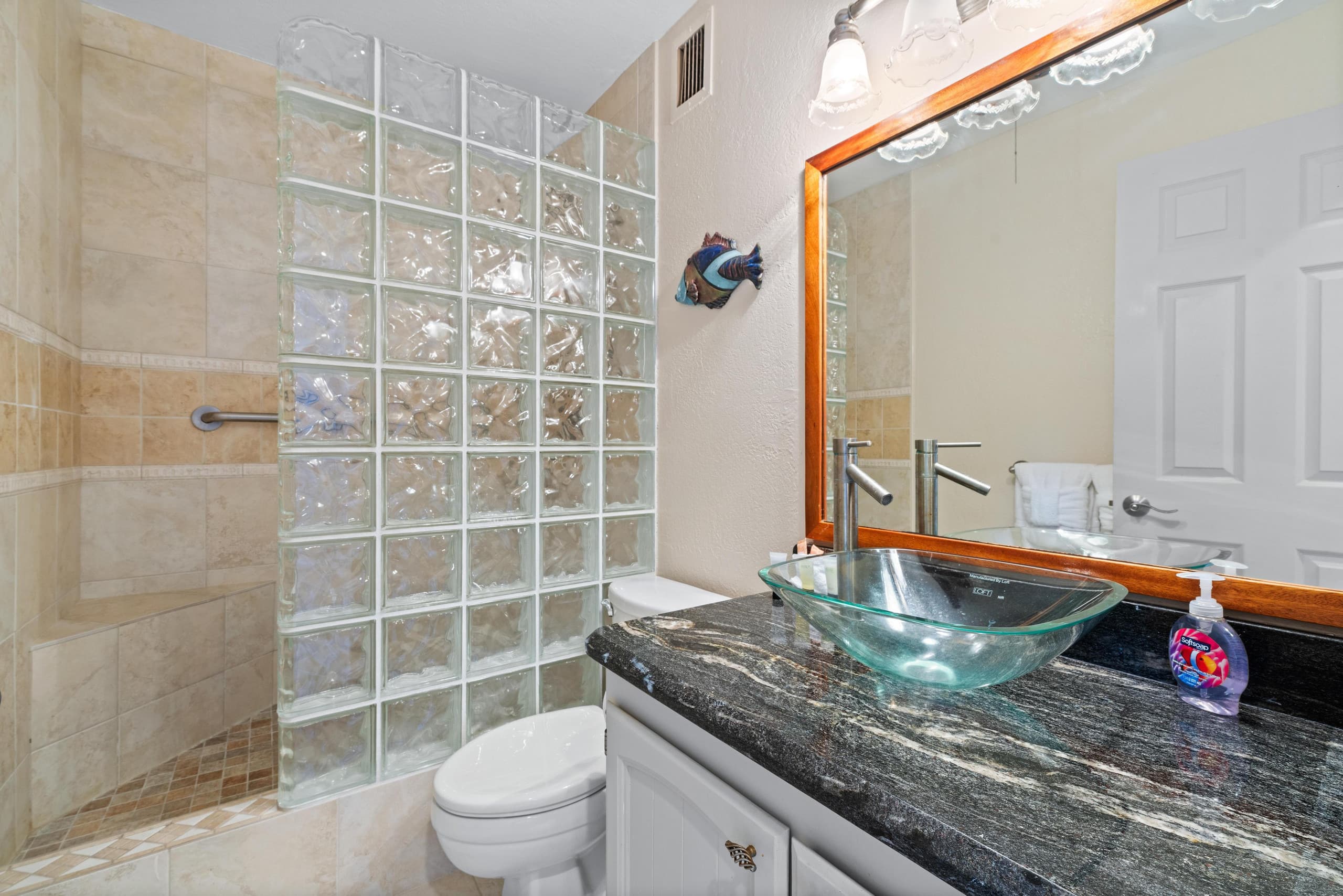 Condo in Kailua-Kona · ★4.62 · 2 bedrooms · 3 beds · 2 shared baths - Image 23