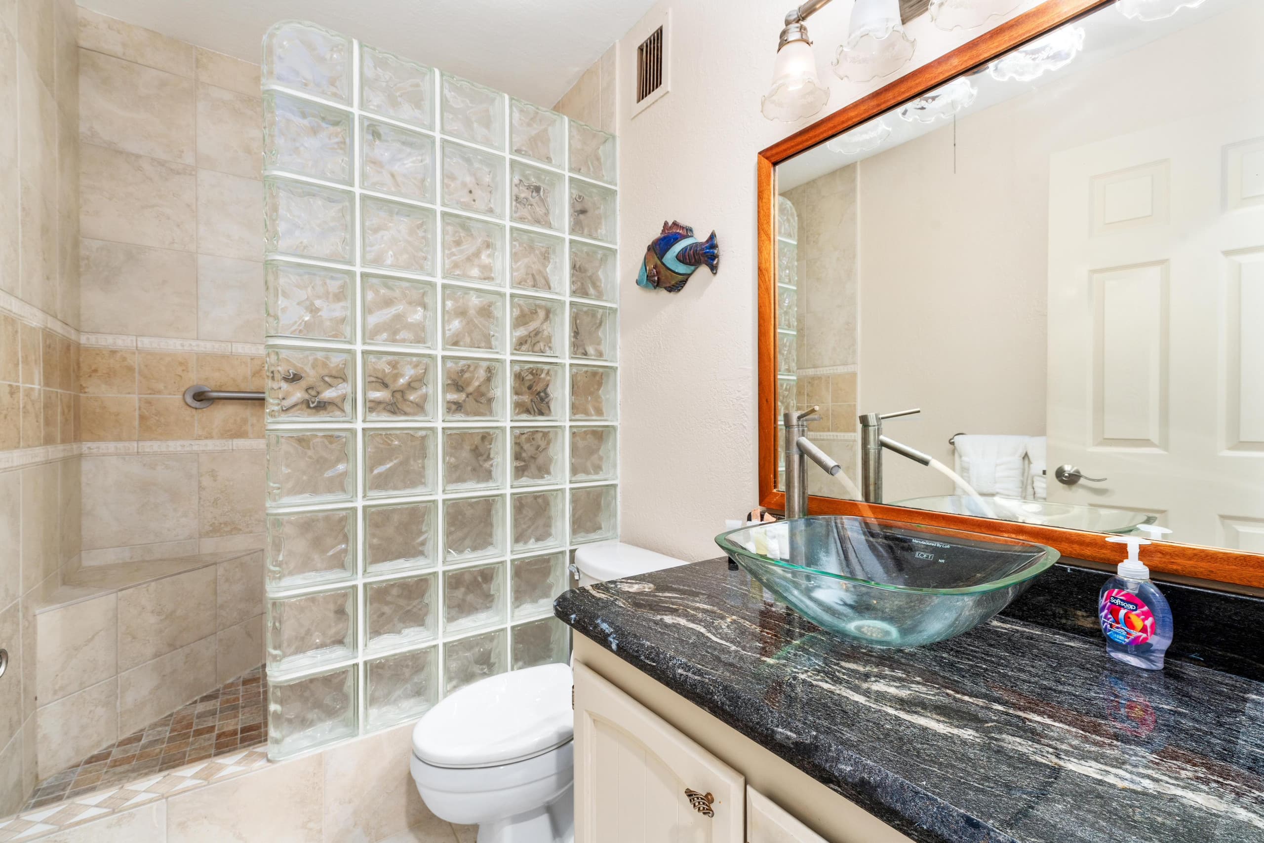 Condo in Kailua-Kona · ★4.62 · 2 bedrooms · 3 beds · 2 shared baths - Image 24