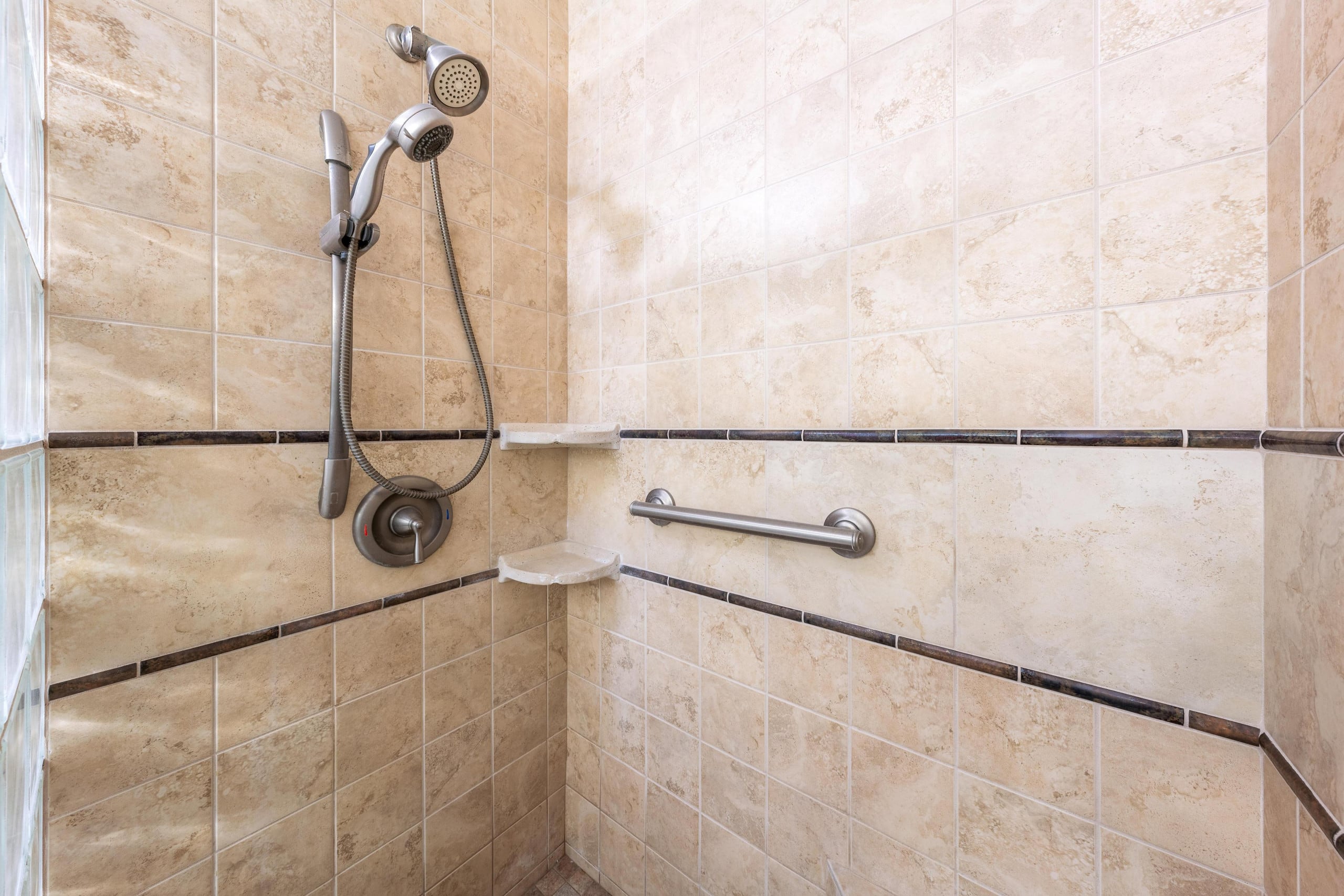 Condo in Kailua-Kona · ★4.62 · 2 bedrooms · 3 beds · 2 shared baths - Image 35