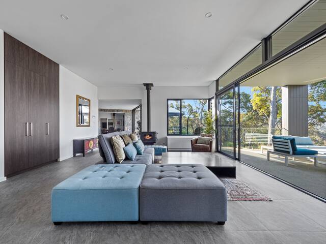 The Roo House—Sprawling Bushland Retreat near Town gallery image 2