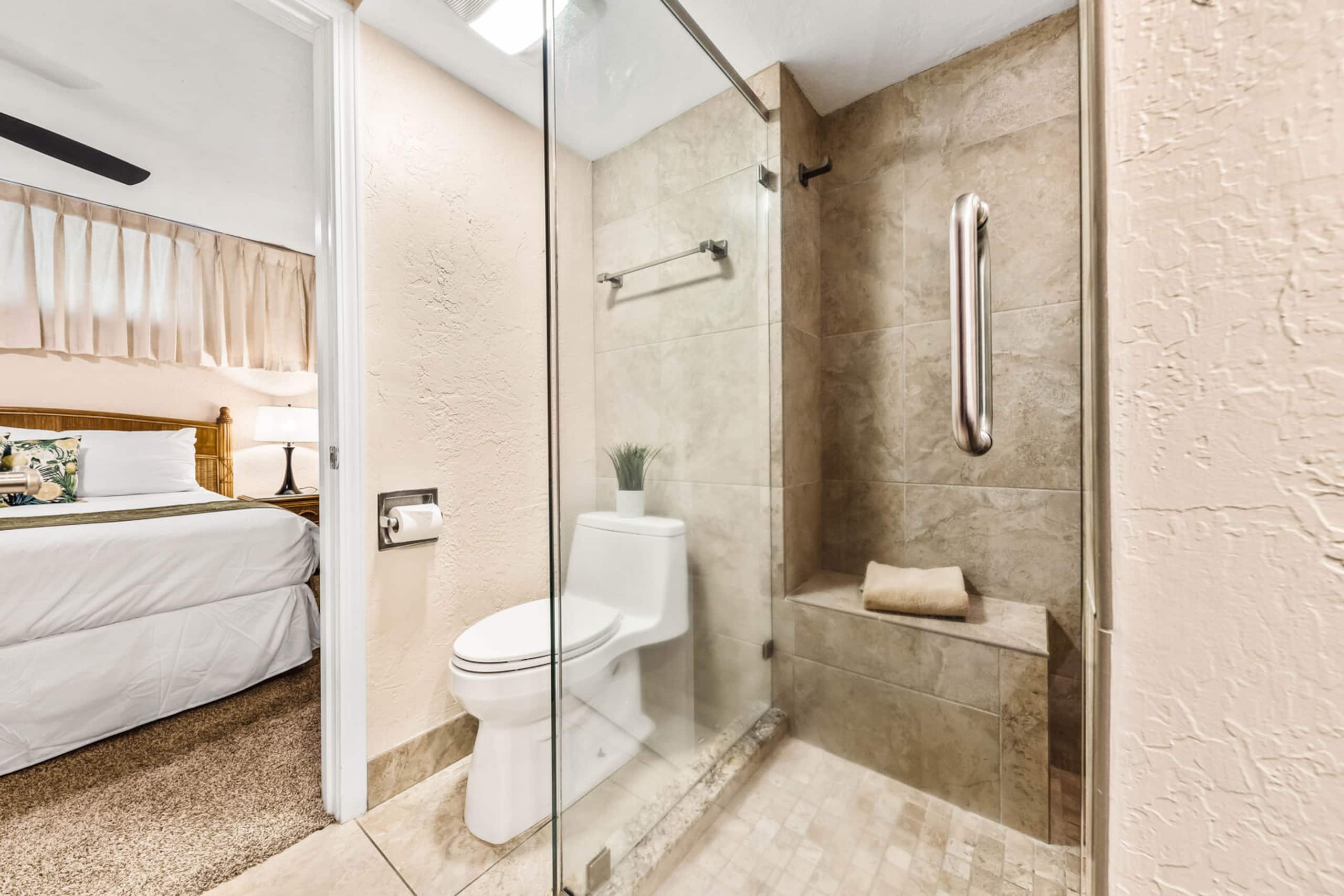 Condo in Lahaina · ★5.0 · 1 bedroom · 2 beds · 1 private bath - Image 14