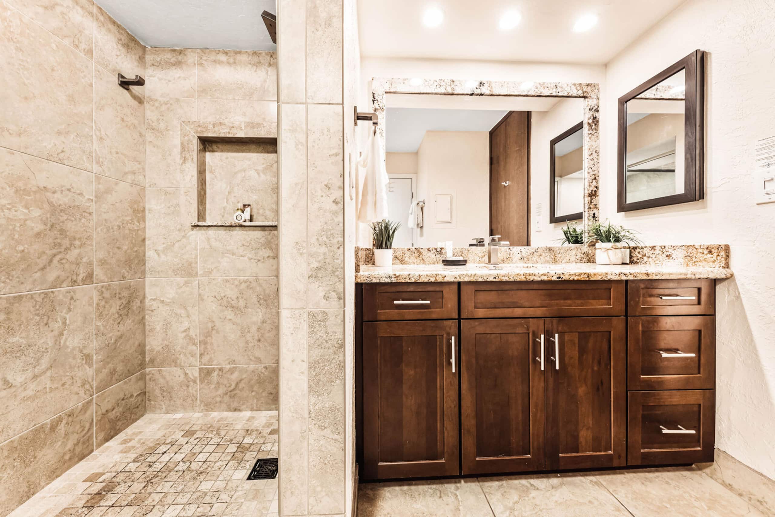 Condo in Lahaina · ★5.0 · 1 bedroom · 2 beds · 1 private bath - Image 12