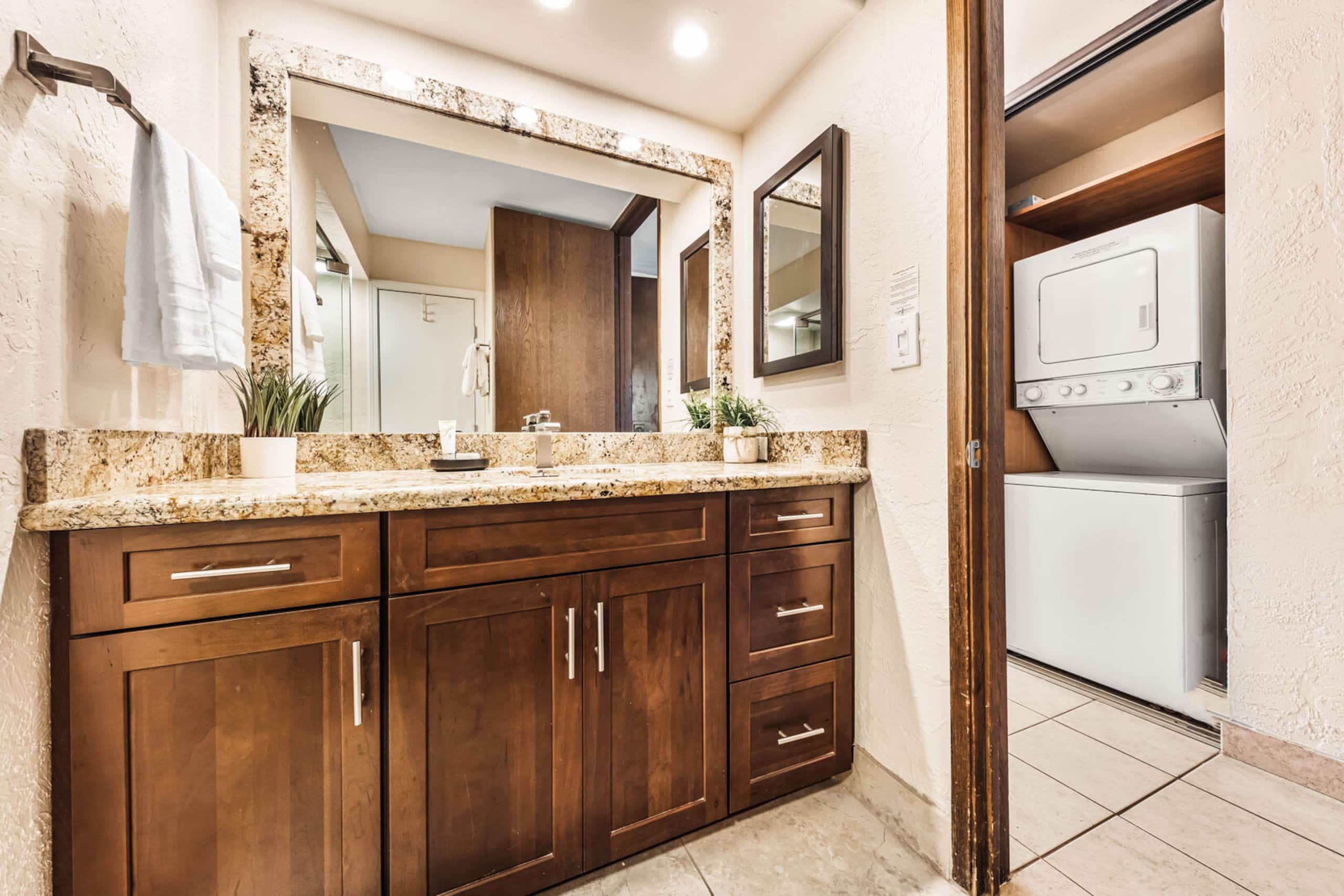Condo in Lahaina · ★5.0 · 1 bedroom · 2 beds · 1 private bath - Image 13