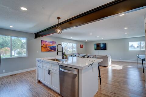 Spacious Fun Private Home Perfect for Large Groups