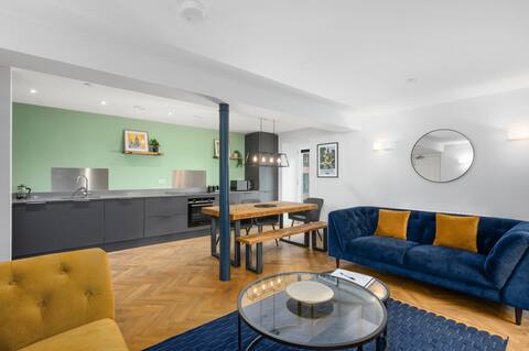 314 Reid's Corner - by StayDunfermline