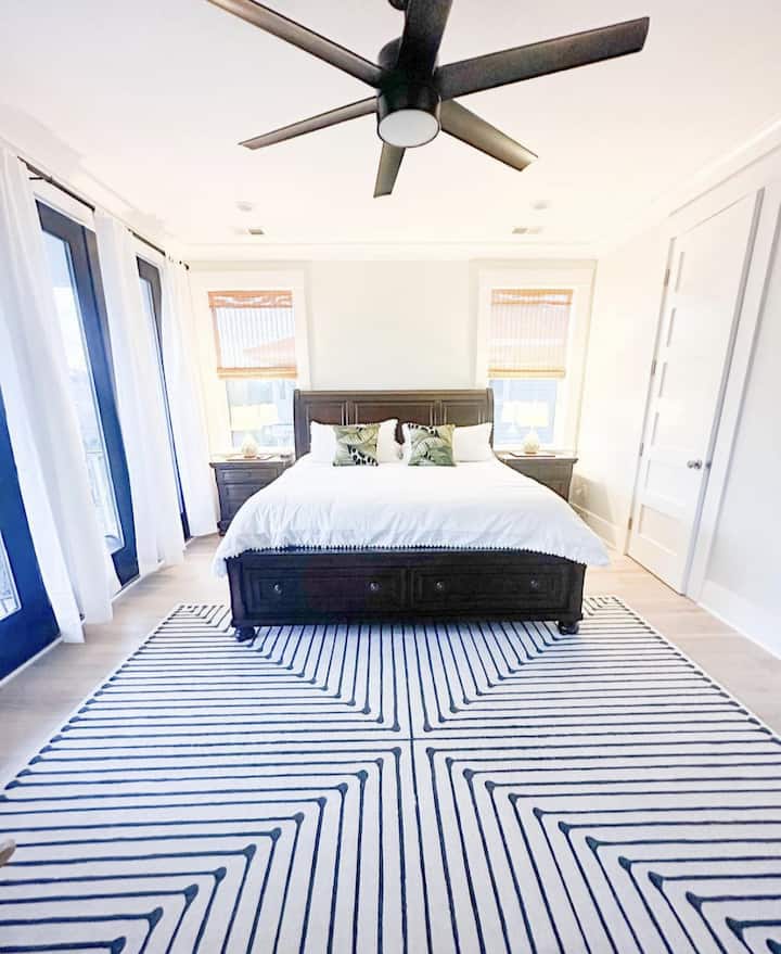 Dhomë gjumi master me krevat dopio "king" luksoz dhe shumë dritë natyrale