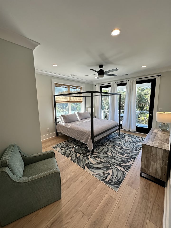 Dhomë gjumi "King" me hyrje në banjë dhe ballkon më vete