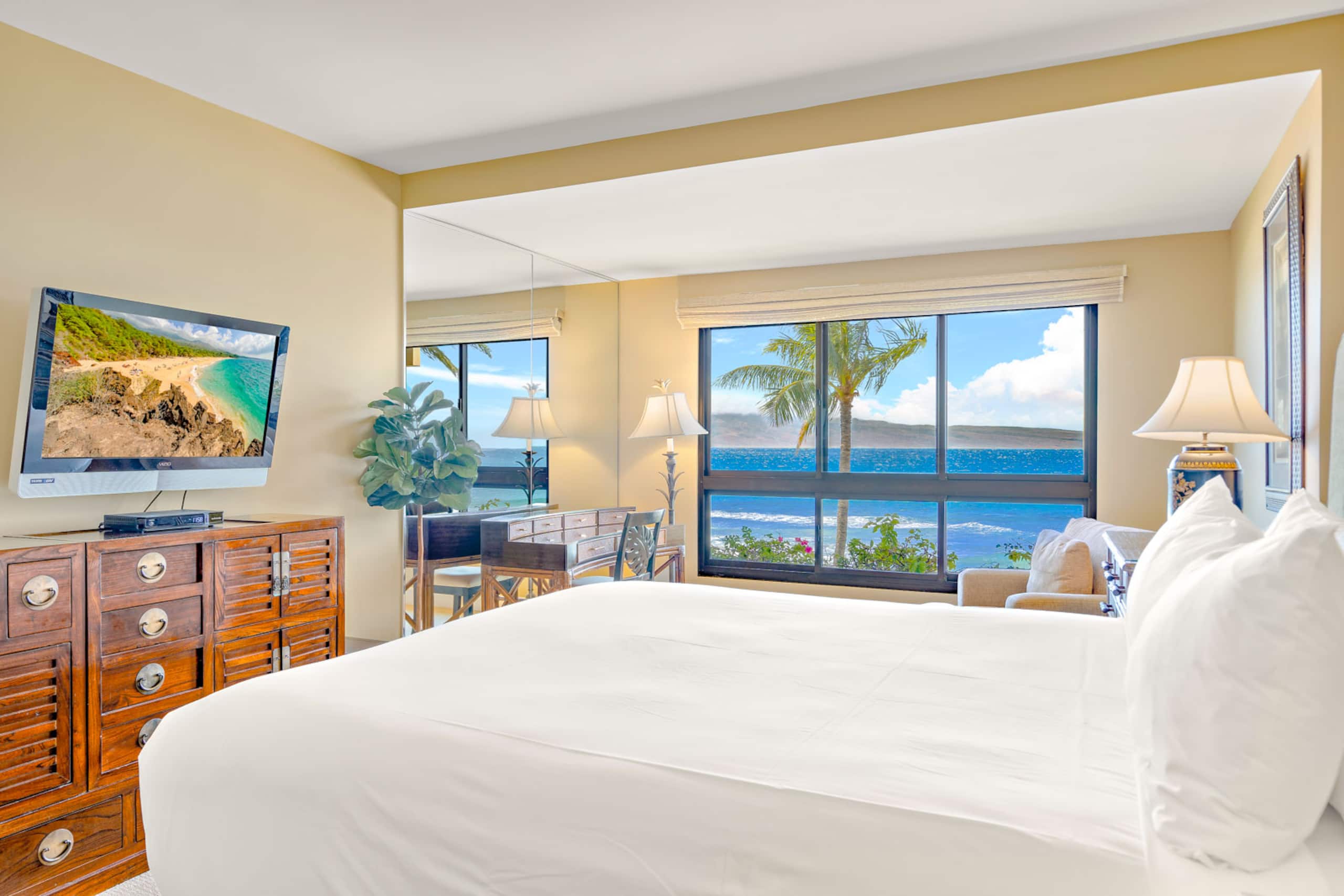 Condo in Lahaina · ★5.0 · 2 bedrooms · 3 beds · 2 baths - Image 14