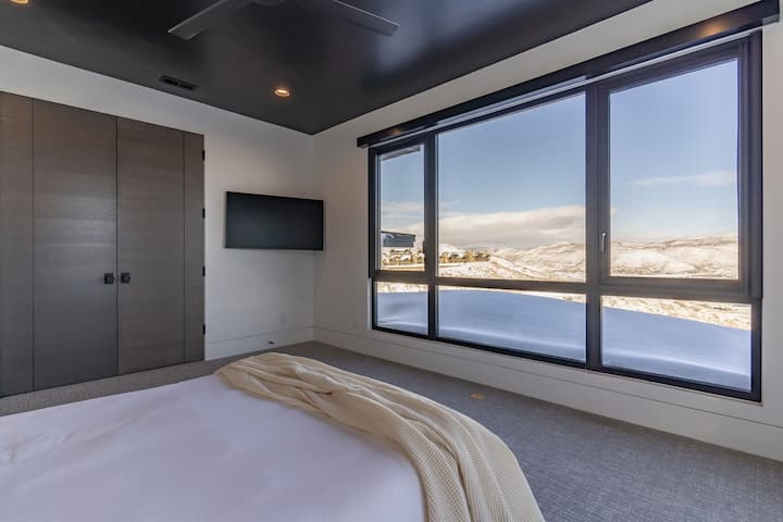 Suite op de bovenste verdieping met fenomenale vallei en uitzicht op het meer. 