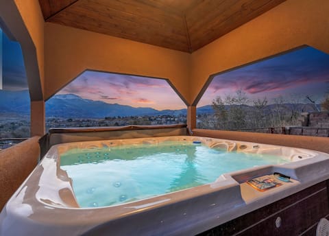 Highland Heights! Luxe Mountain VIEWS w/ Hot Tub