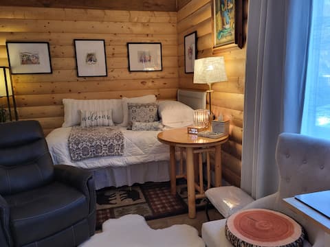 Top performing Airbnb: A Private City, Cabin-feel Studio for 1 Person in Fairbanks