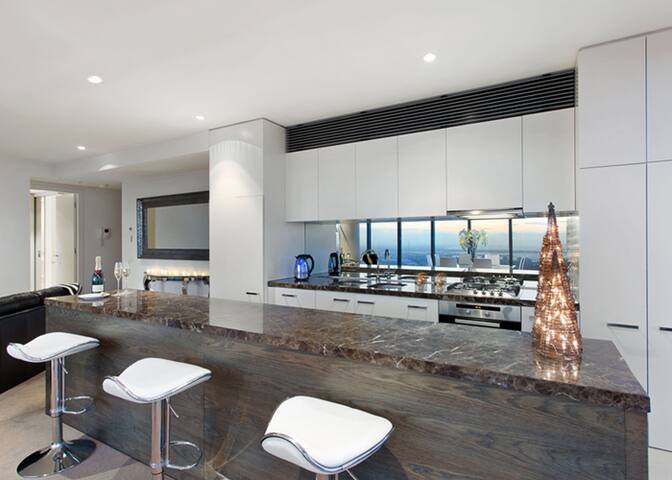 Jewel gallery image 2