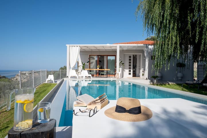 Canyon 1 Elegant villa with private pool