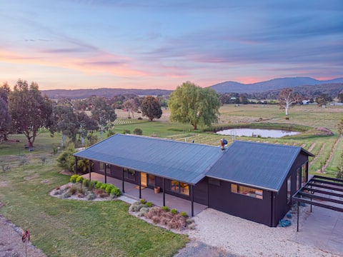 Cobaw Views – a Mount Towrong Vineyard retreat