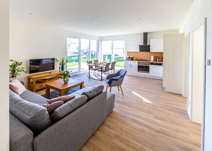 Hangar 19 Großzügiges Apartment Mit Terrasse Und G - Pinnow