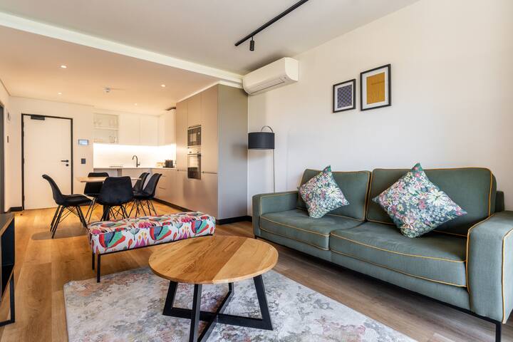 Sea Point Lux 2 Bedroom Apartment with Parking gallery image 2