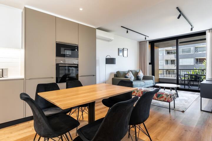 Sea Point Lux 2 Bedroom Apartment with Parking gallery image 4