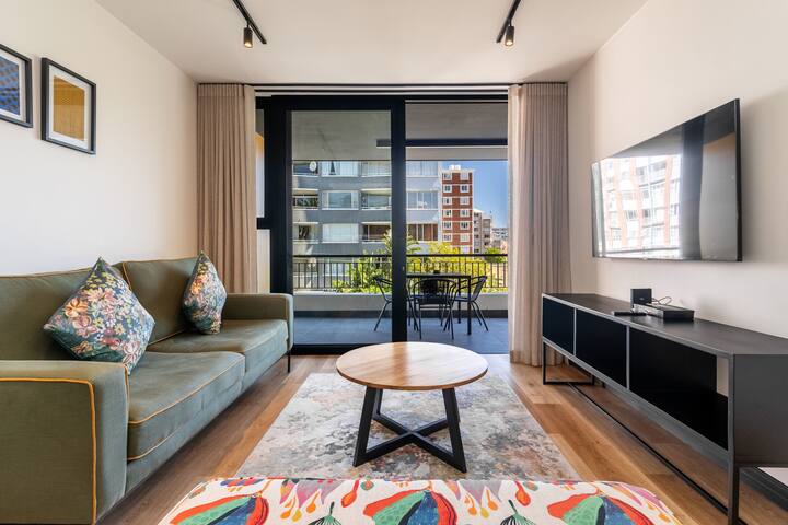 Sea Point Lux 2 Bedroom Apartment with Parking