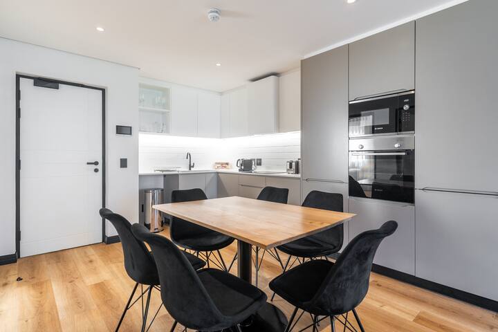 Sea Point Lux 2 Bedroom Apartment with Parking gallery image 5