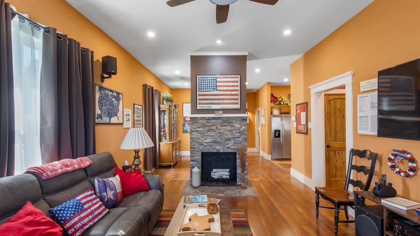 Stockyards-1 mi-TCU close-Sleeps 8-Americana House