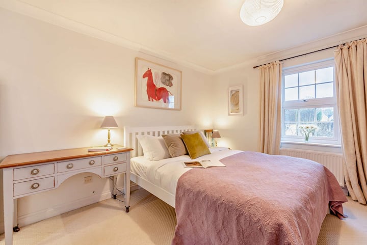 Главна спална соба на Myrtle House - StayCotswold