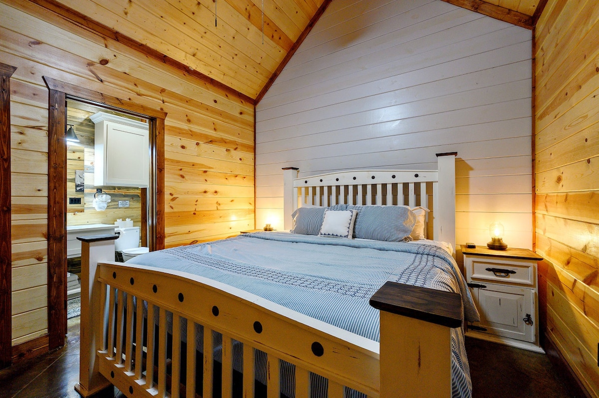 Нашиот дрвен кревет нуди мирно прибежиште од метежот на секојдневниот живот.