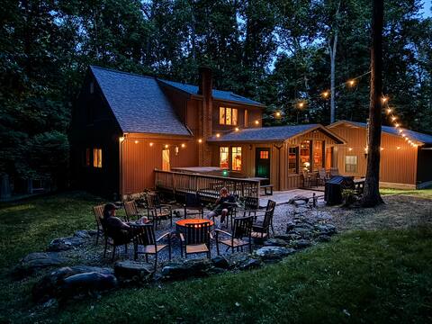 Secluded 12-Person Cabin w/ Hot Tub & Trails