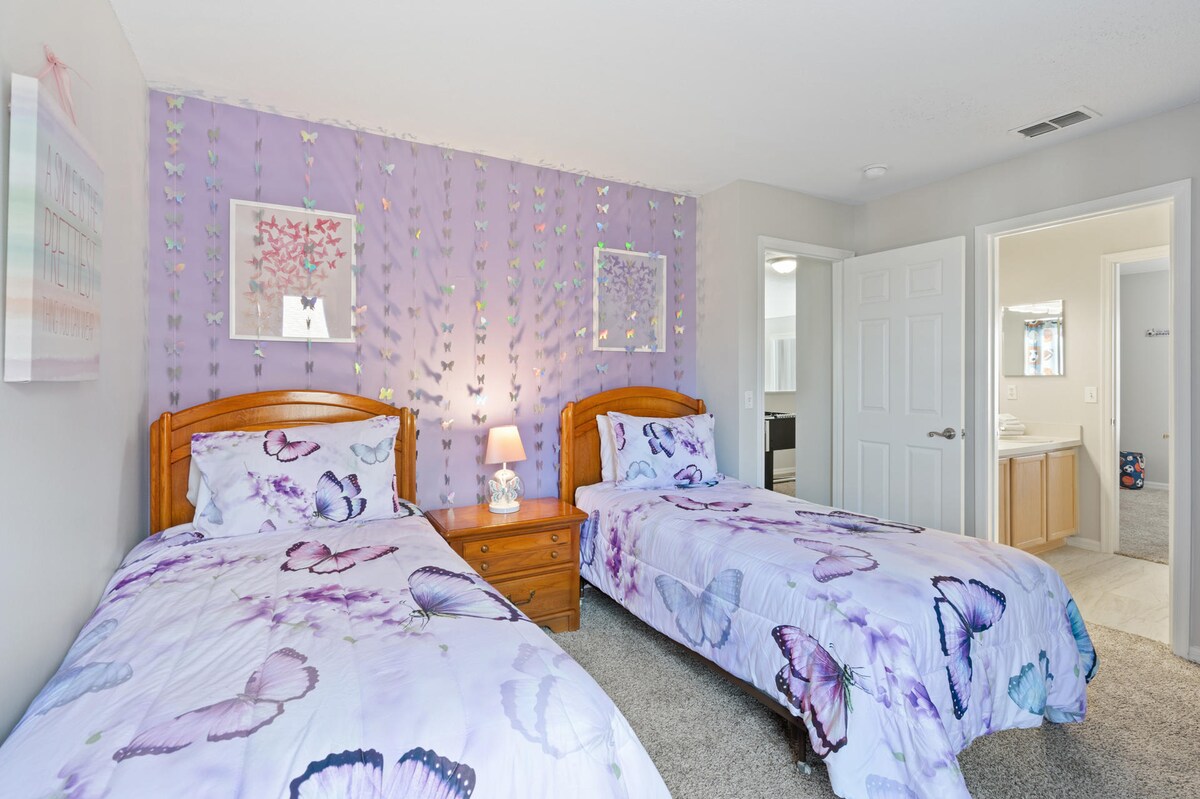 Spálňa s dvoma dvojčatami, 5