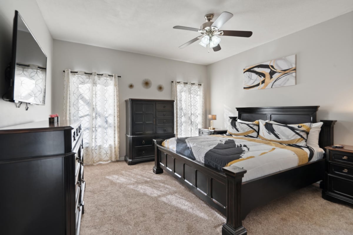 Hlavná spálňa s manželskou posteľou King 1 (uhol)