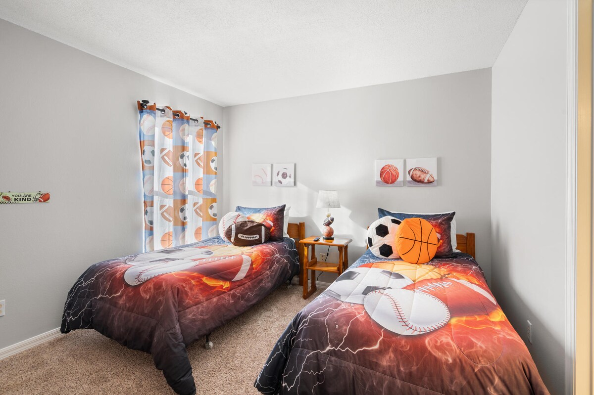 Dve dvojčatá Spálňa 6 na poschodí Spoločná kúpeľňa