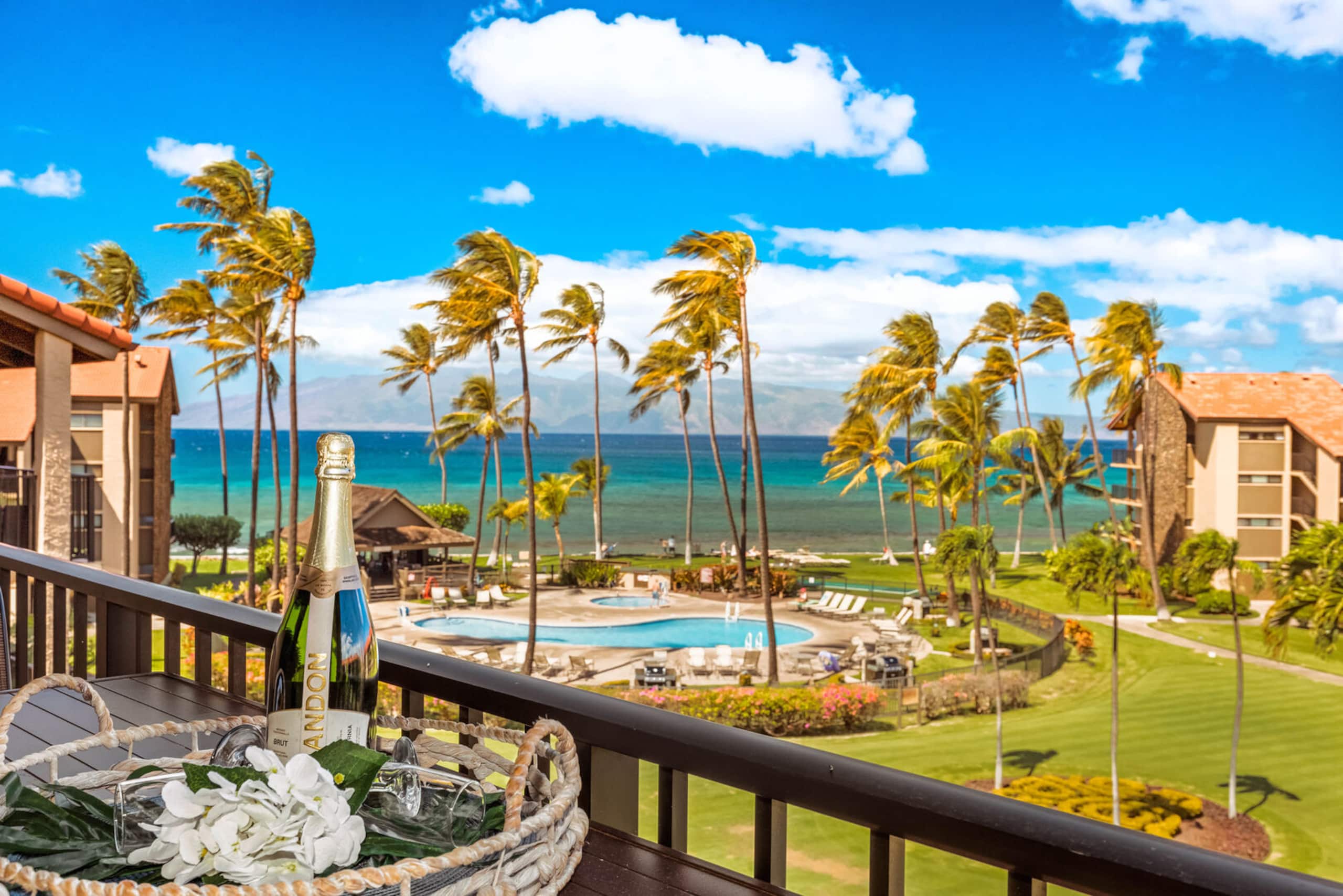 Condo in Lahaina · ★4.56 · 3 bedrooms · 5 beds · 2 baths - Image 2