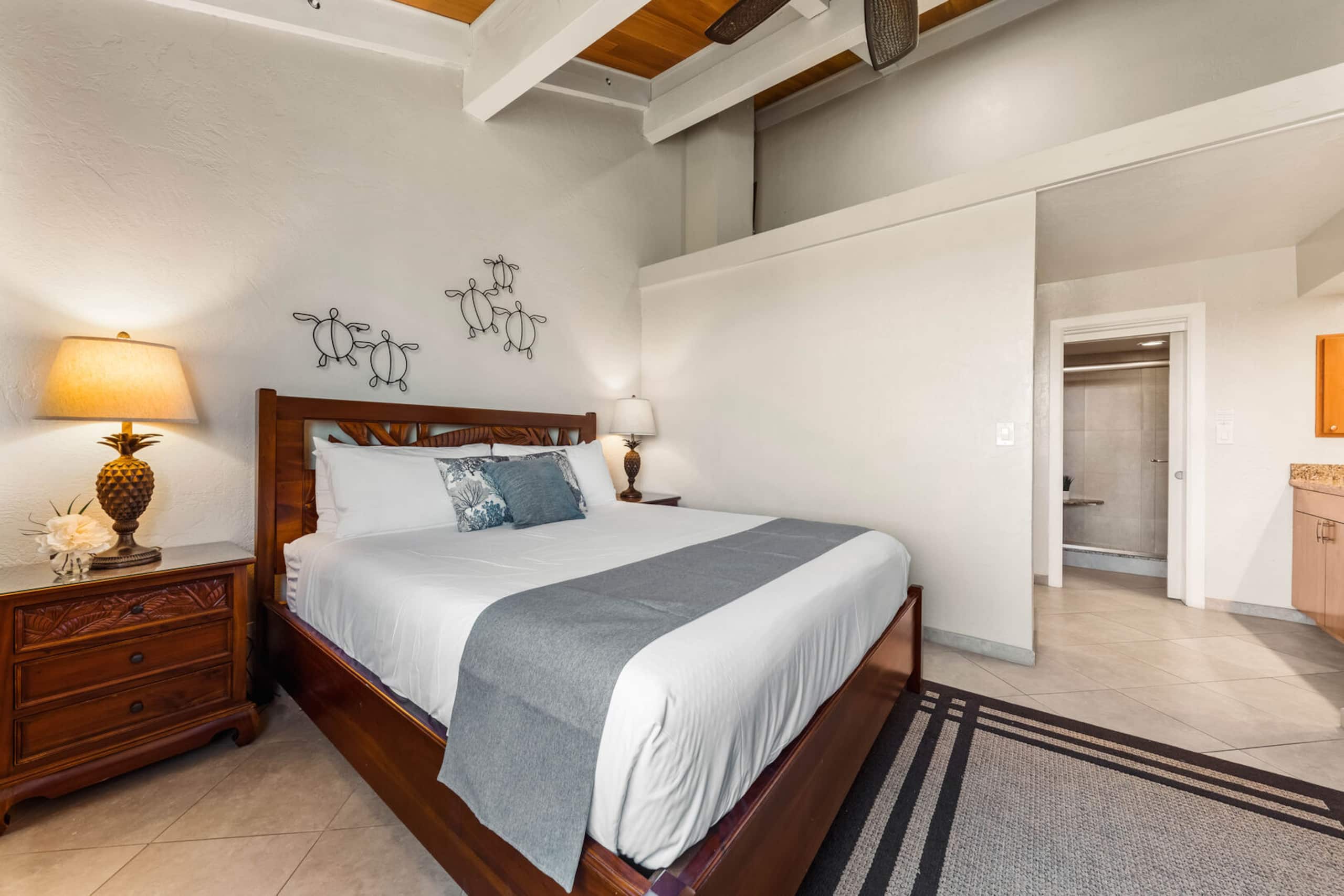 Condo in Lahaina · ★4.56 · 3 bedrooms · 5 beds · 2 baths - Image 16