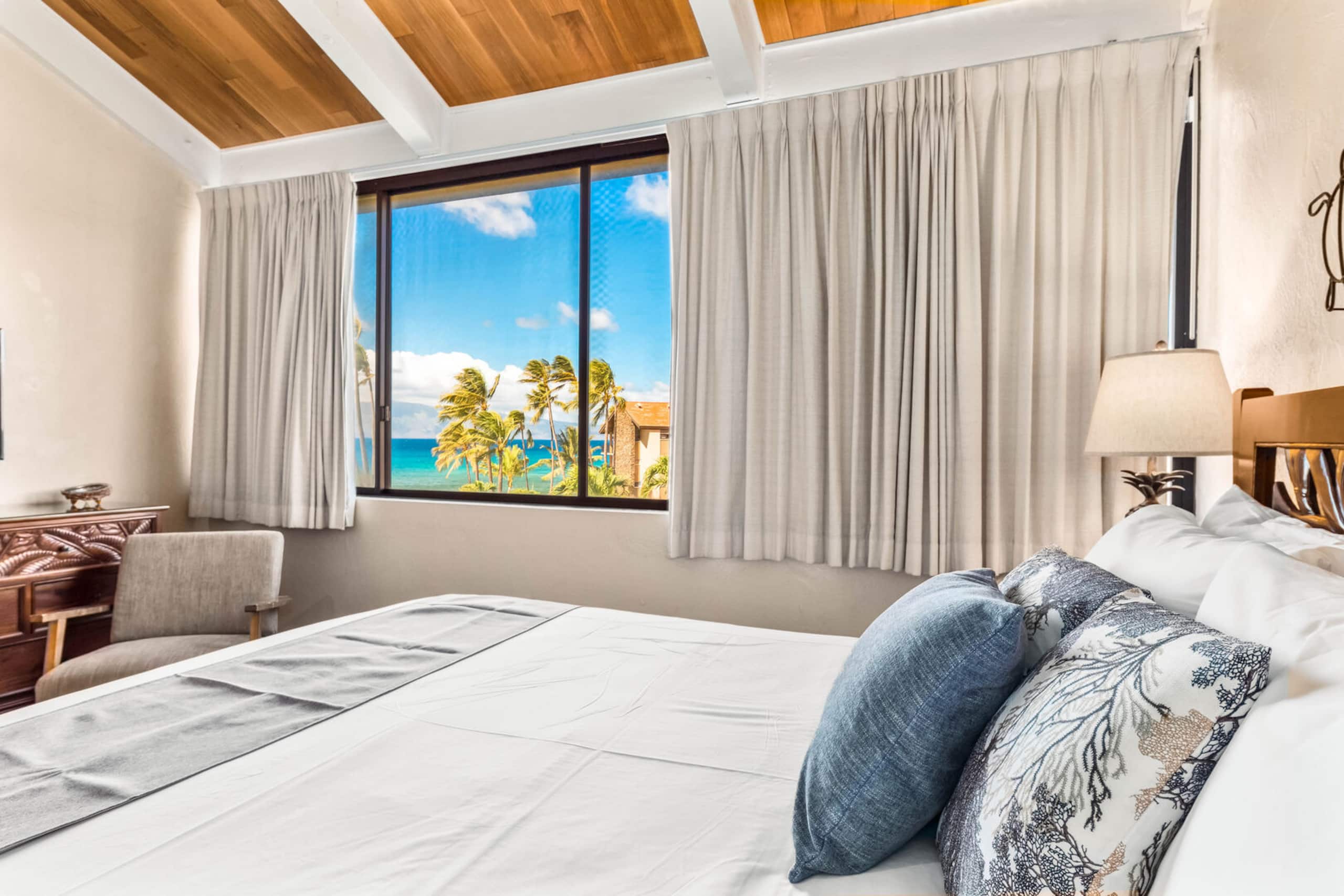 Condo in Lahaina · ★4.56 · 3 bedrooms · 5 beds · 2 baths - Image 13