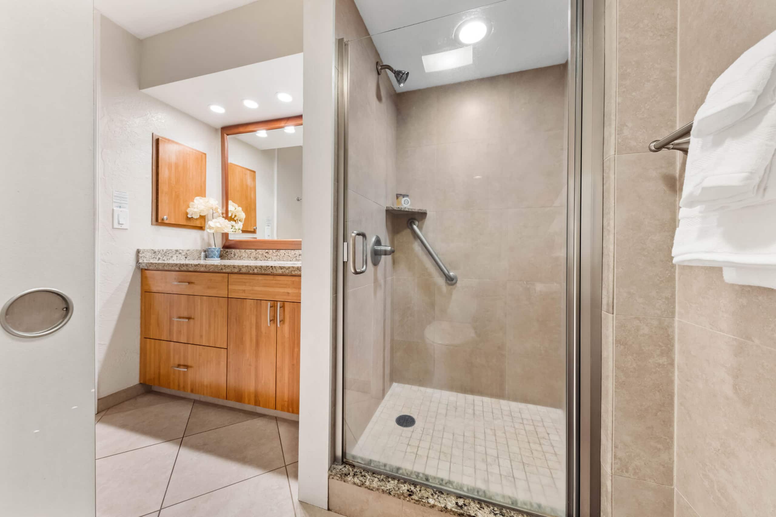 Condo in Lahaina · ★4.56 · 3 bedrooms · 5 beds · 2 baths - Image 24
