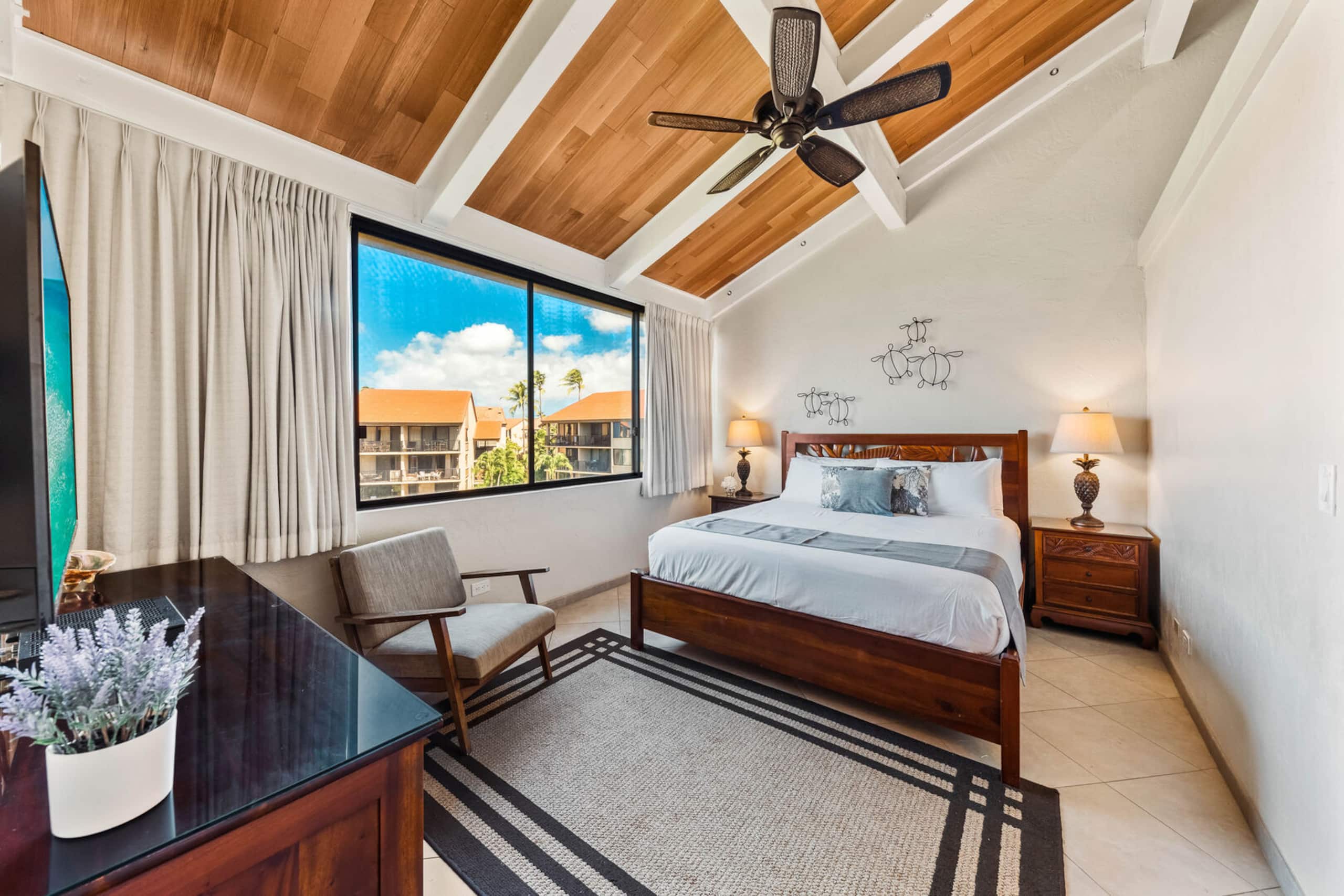 Condo in Lahaina · ★4.56 · 3 bedrooms · 5 beds · 2 baths - Image 12