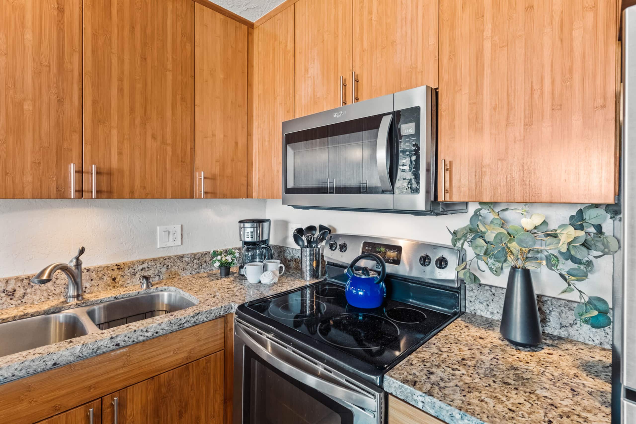 Condo in Lahaina · ★4.56 · 3 bedrooms · 5 beds · 2 baths - Image 10