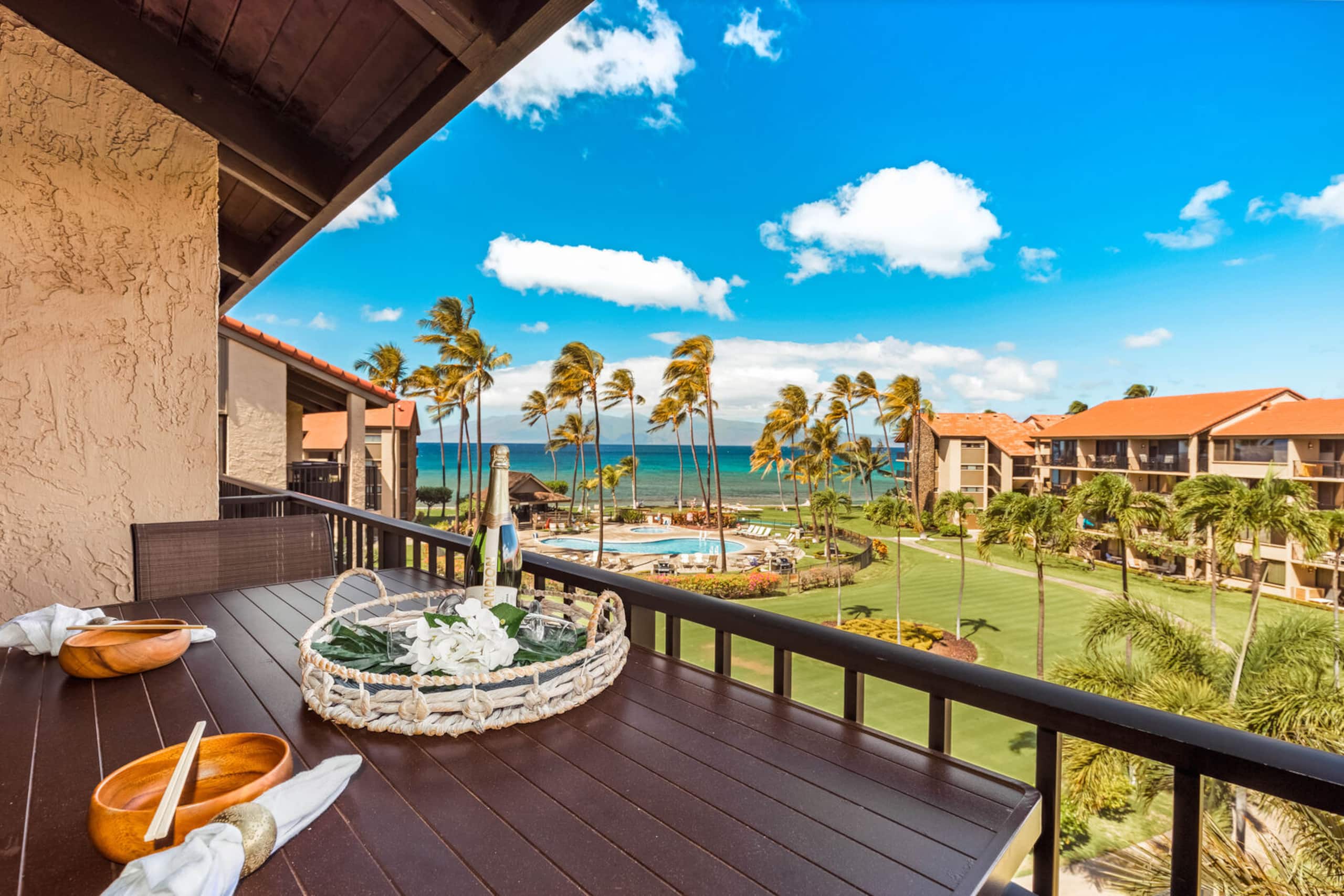 Condo in Lahaina · ★4.56 · 3 bedrooms · 5 beds · 2 baths - Image 1